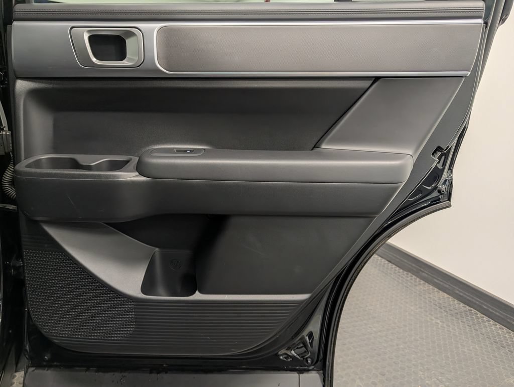 Used 2025 Hyundai Santa Fe SE AWD/4WD image 31