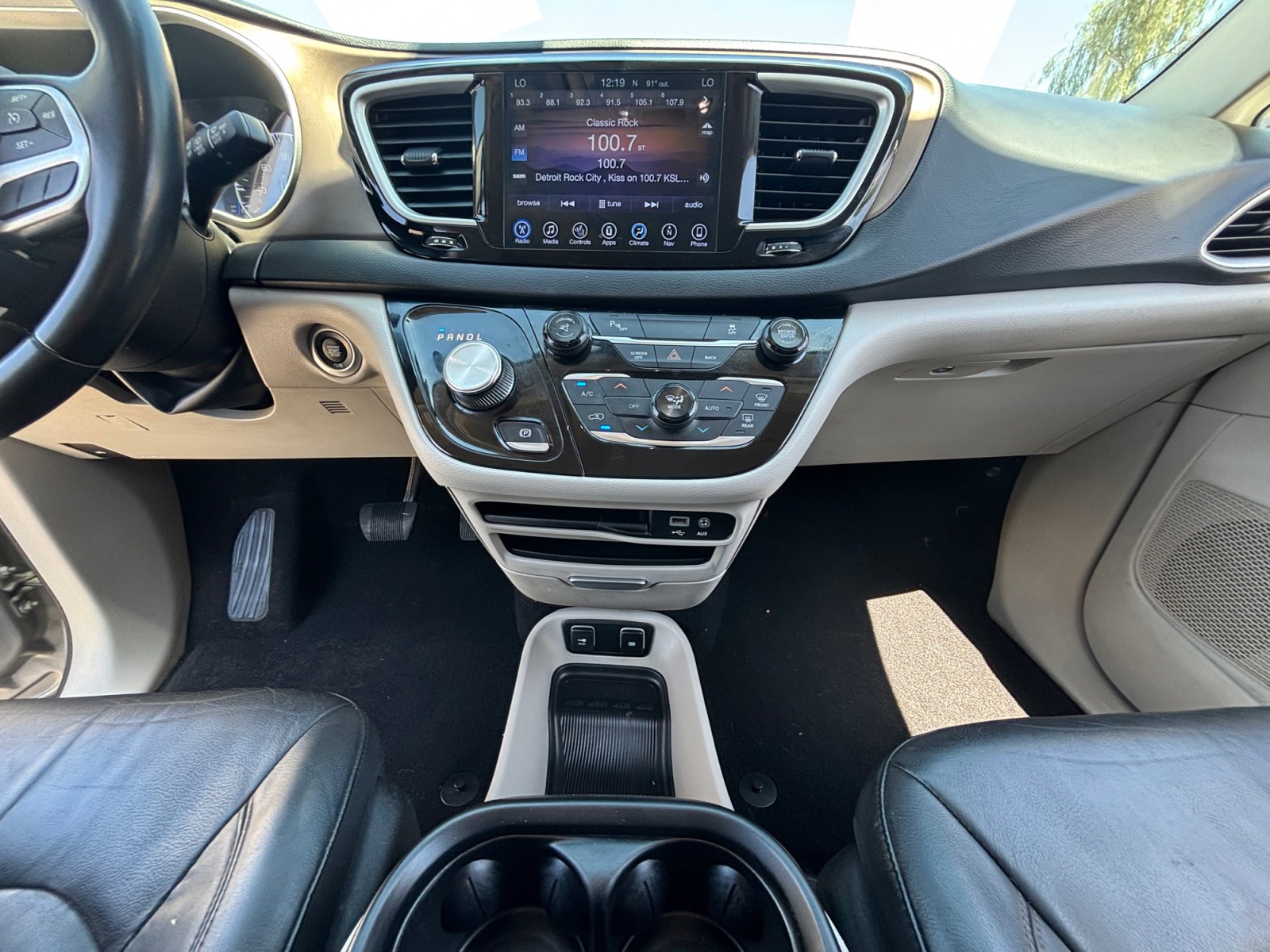 Used 2017 Chrysler Pacifica Touring-L image 20