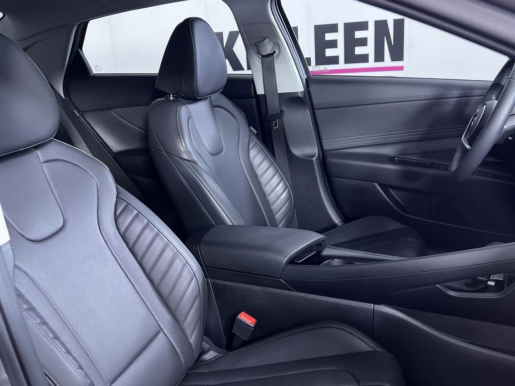 Used 2025 Hyundai Elantra Limited image 24