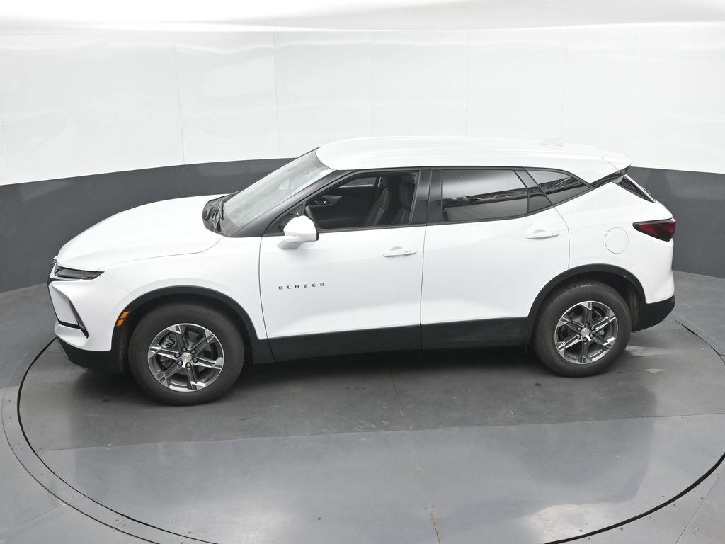 Used 2025 Chevrolet Blazer LT AWD/4WD image 38