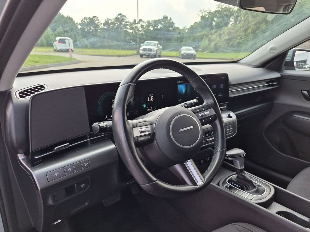 Used 2025 Hyundai Kona SEL FWD image 16