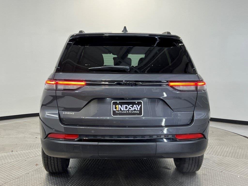 Used 2024 Jeep Grand Cherokee Altitude image 7