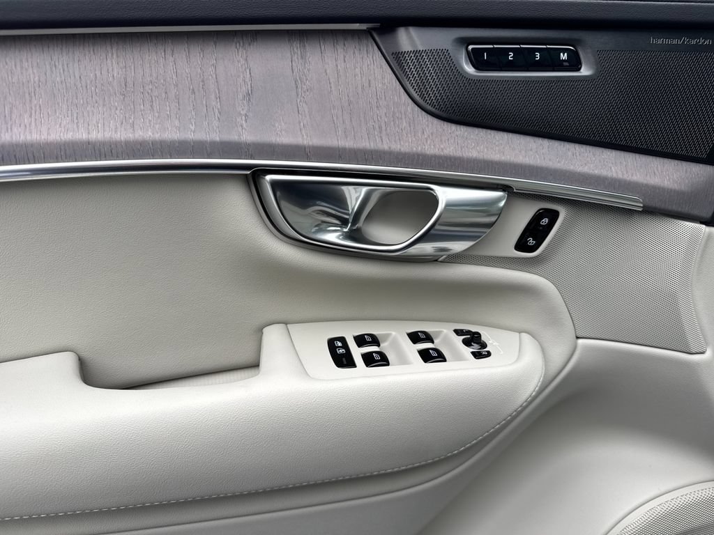 New 2026 Volvo XC90 T8 Ultra w/ Protection Package Premier AWD/4WD image 10