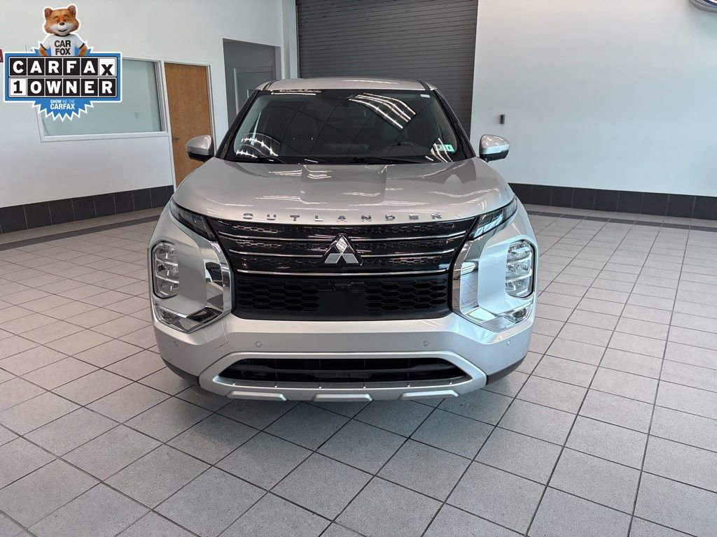 Used 2024 Mitsubishi Outlander SE FWD image 2