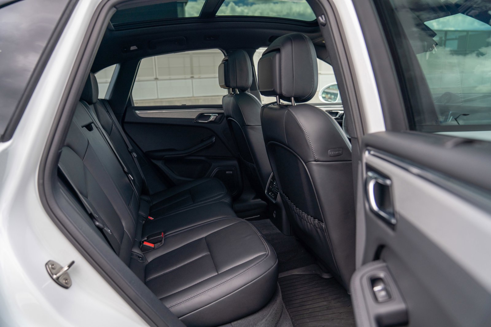 Certified 2026 Porsche Macan AWD/4WD image 25