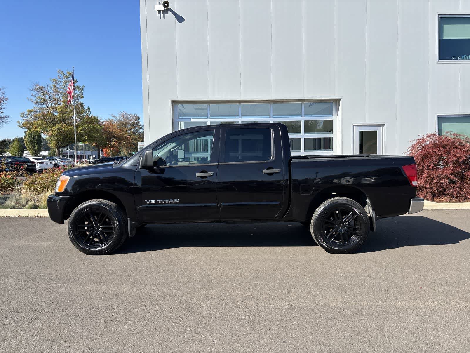 Used 2009 Nissan Titan SE AWD/4WD image 2