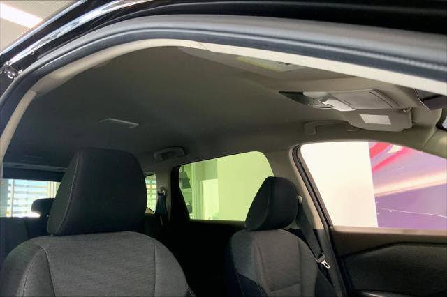 Used 2023 Nissan Rogue SV AWD/4WD image 25