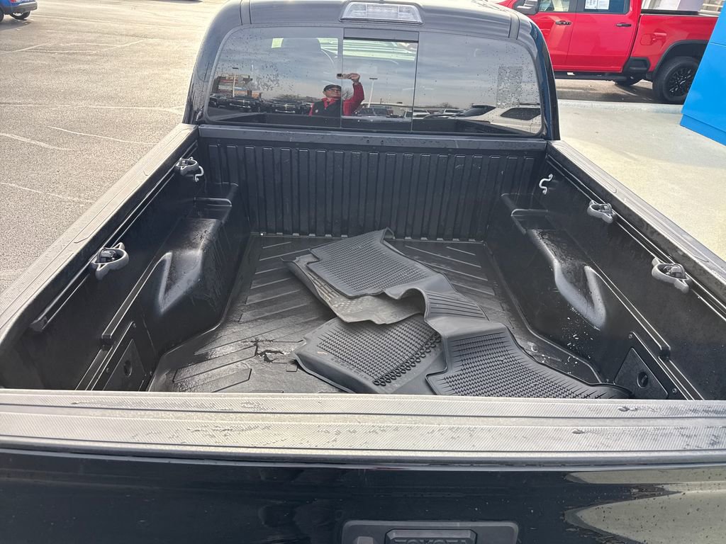 Used 2017 Toyota Tacoma TRD Sport image 29