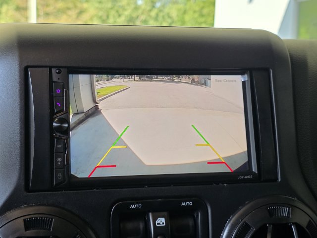 Used 2014 Jeep Wrangler Unlimited Sahara AWD/4WD image 15
