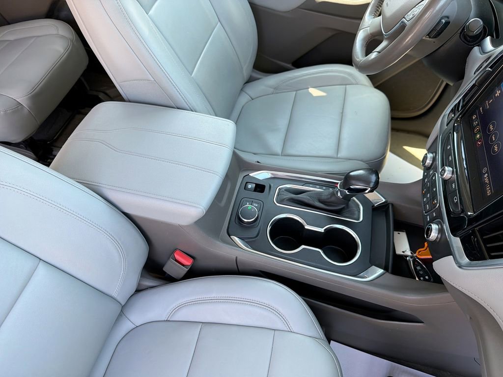 Used 2021 Chevrolet Traverse LT image 30