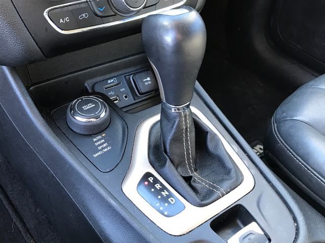 Used 2015 Jeep Cherokee Limited image 8