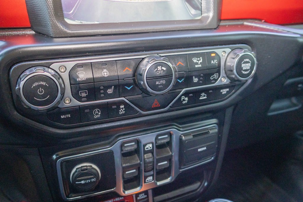 Used 2022 Jeep Gladiator Rubicon w/ LED Lighting Group AWD/4WD image 22