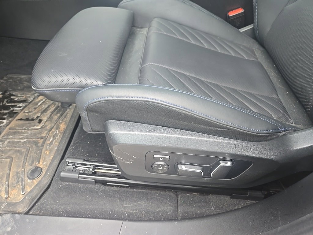 Used 2025 BMW X3 M50 w/ Premium Package image 17