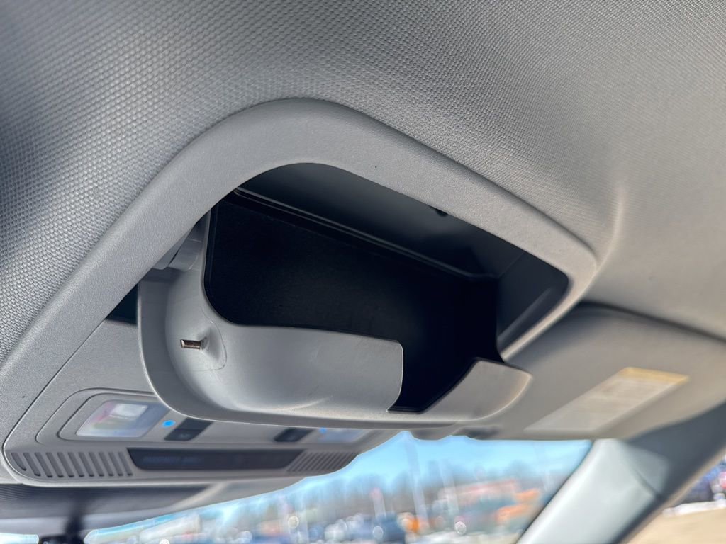 Used 2022 Ford Explorer XLT w/ Equipment Group 202A image 22