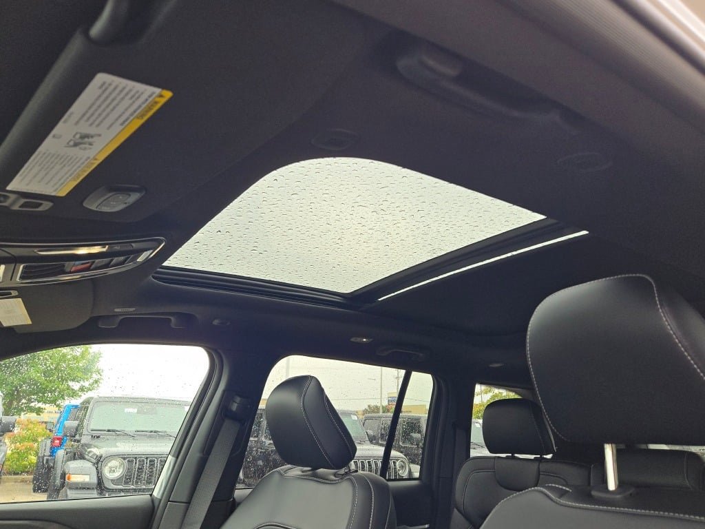 New 2025 Jeep Grand Cherokee Limited w/ MOPAR Finishing Package image 26