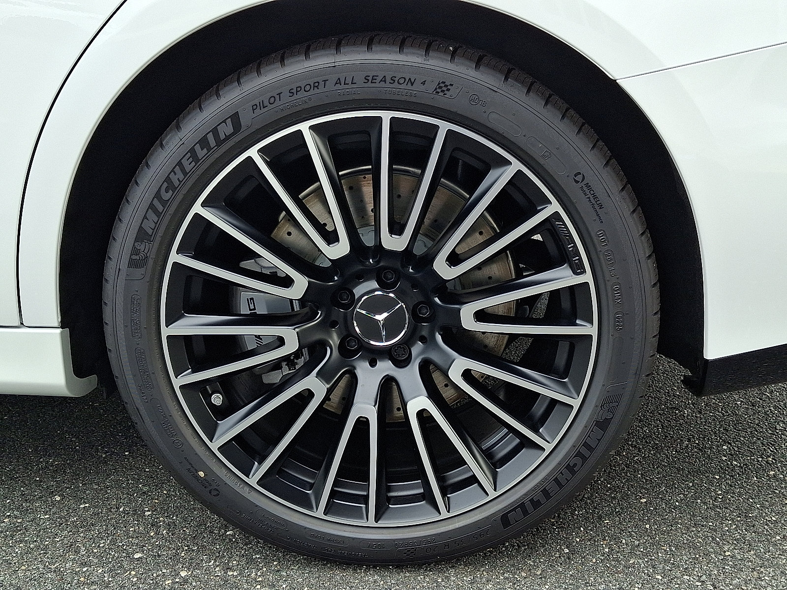 New 2026 Mercedes-Benz E 53 AMG e 4MATIC Sedan image 5