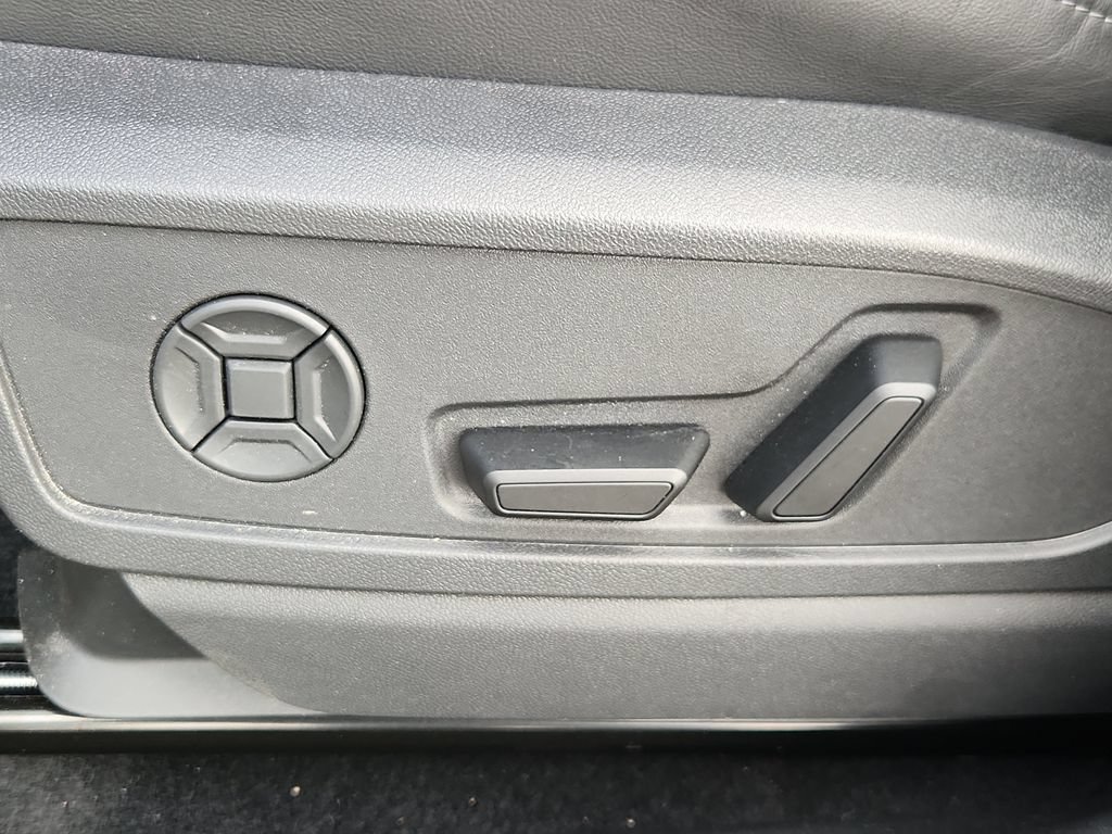 Used 2025 Audi Q5 Premium AWD/4WD image 7