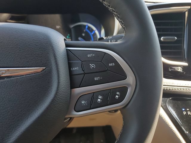 Used 2023 Chrysler Pacifica Touring-L FWD image 24