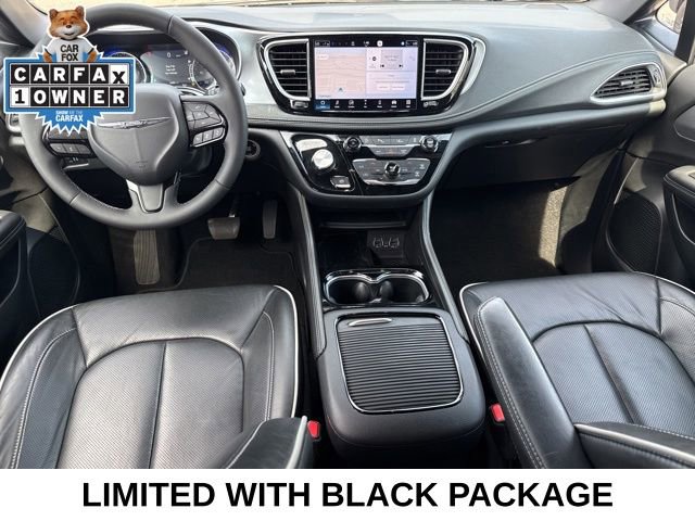 Used 2025 Chrysler Pacifica Limited image 4