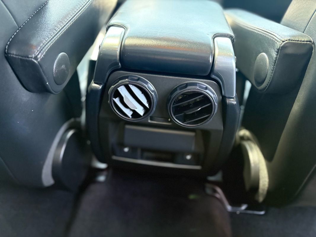 Used 2015 Land Rover LR4 HSE LUX image 30