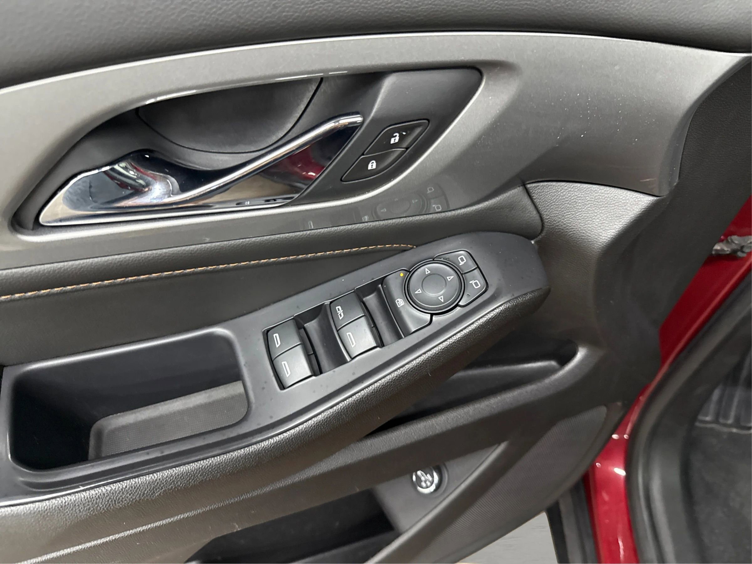 Used 2021 Chevrolet Traverse LT image 28