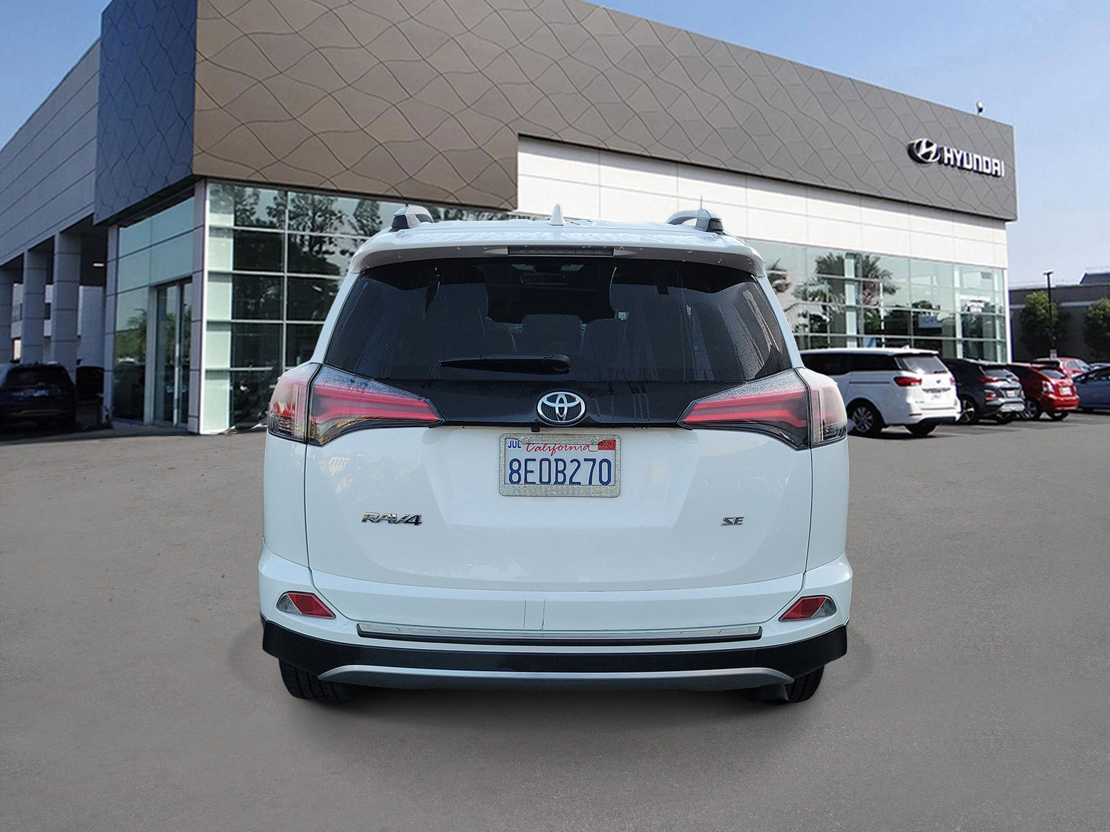Used 2018 Toyota RAV4 SE w/ Power Extra Value Package FWD image 4