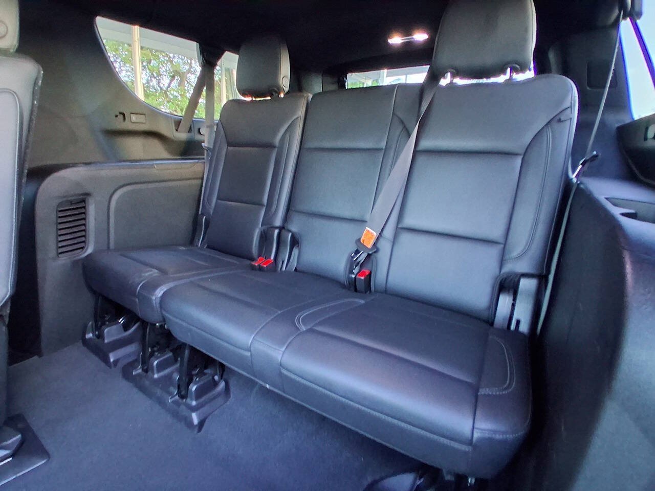 Used 2021 Chevrolet Suburban LT w/ LT Signature Package RWD image 16