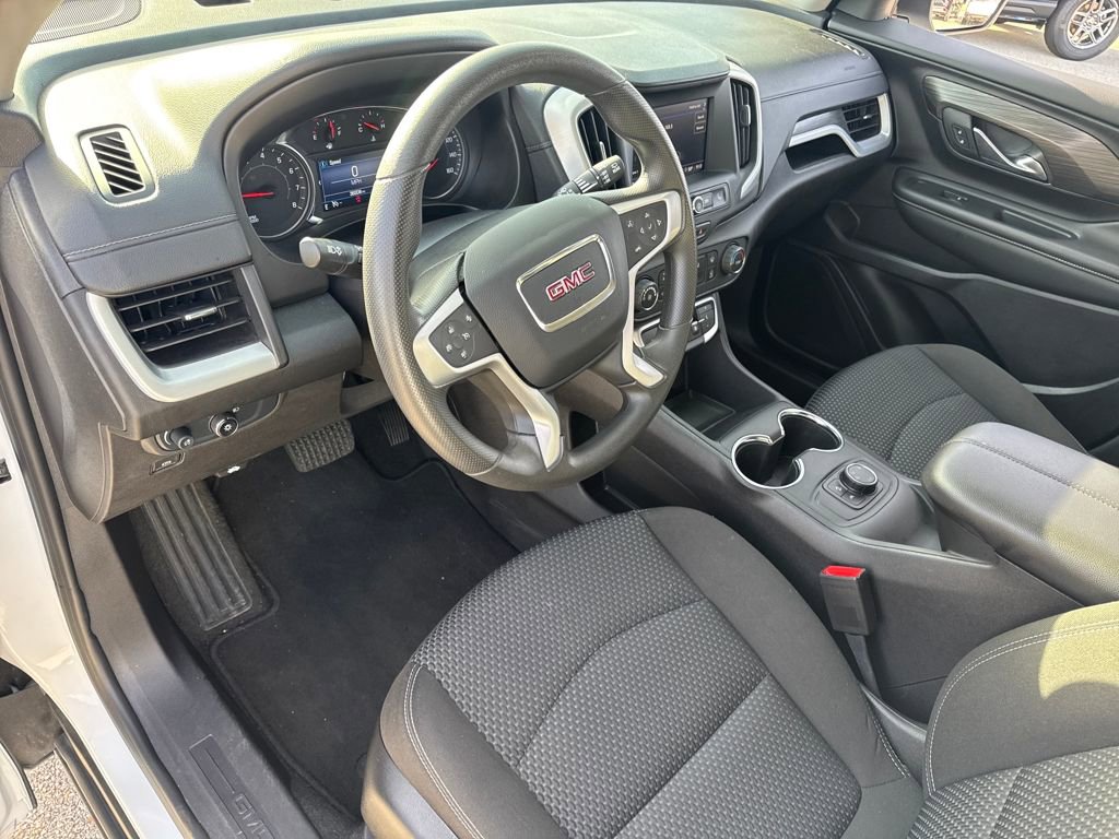 Used 2024 GMC Terrain SLE image 17