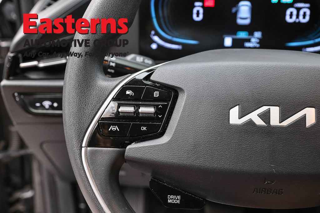 Used 2025 Kia Niro LX FWD image 14