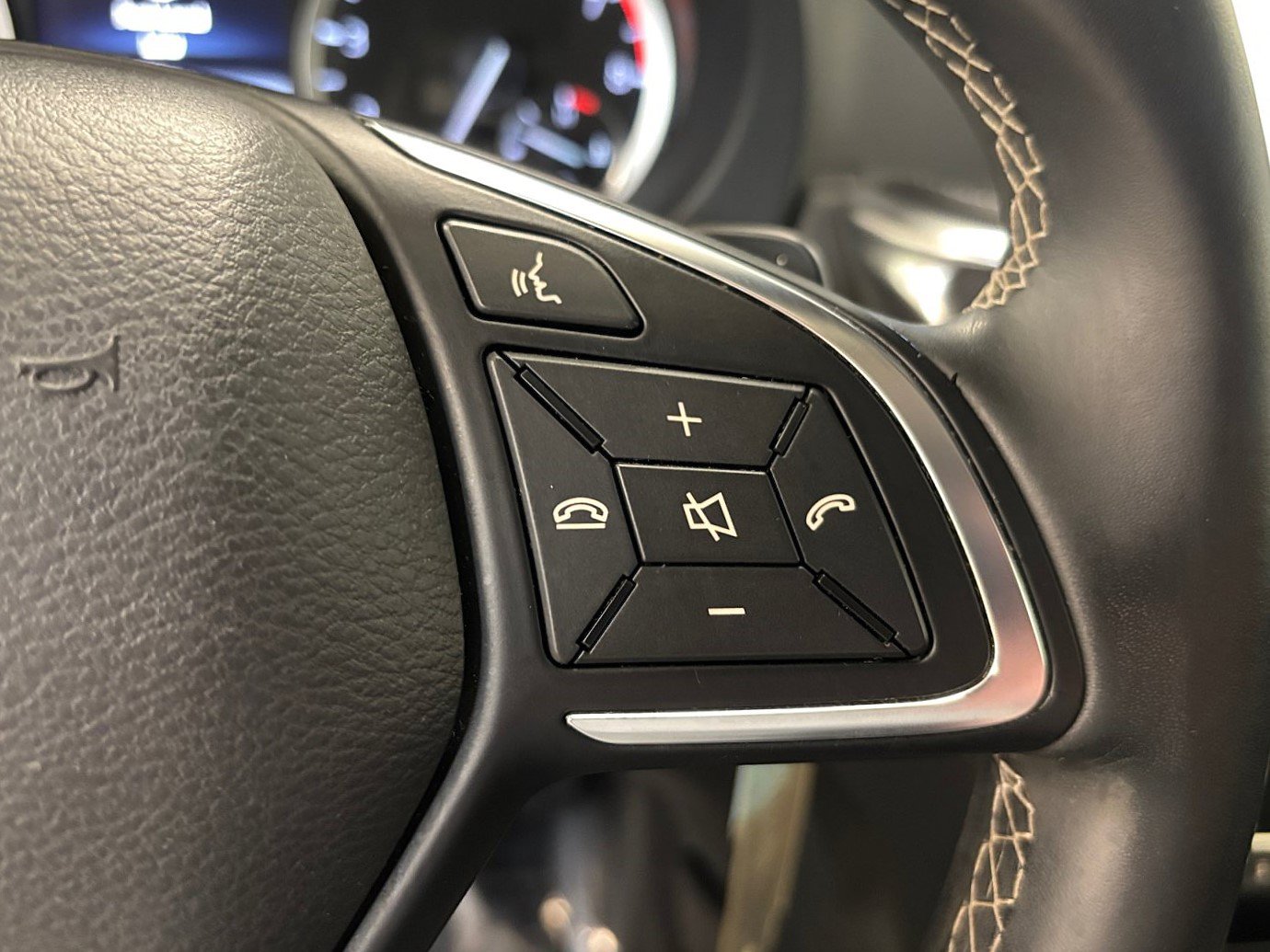 Used 2017 INFINITI QX30 Premium w/ Navigation Package AWD/4WD image 34