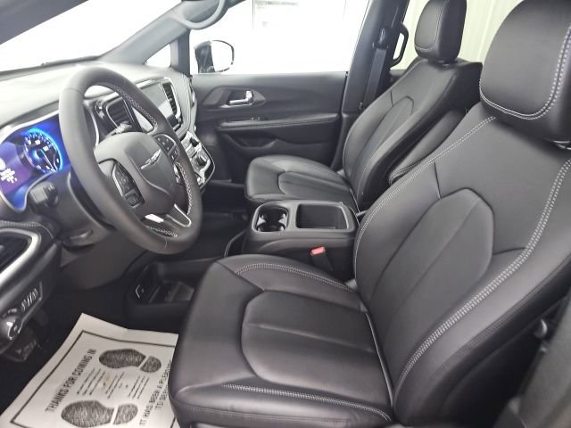 New 2026 Chrysler Pacifica Select AWD/4WD image 24
