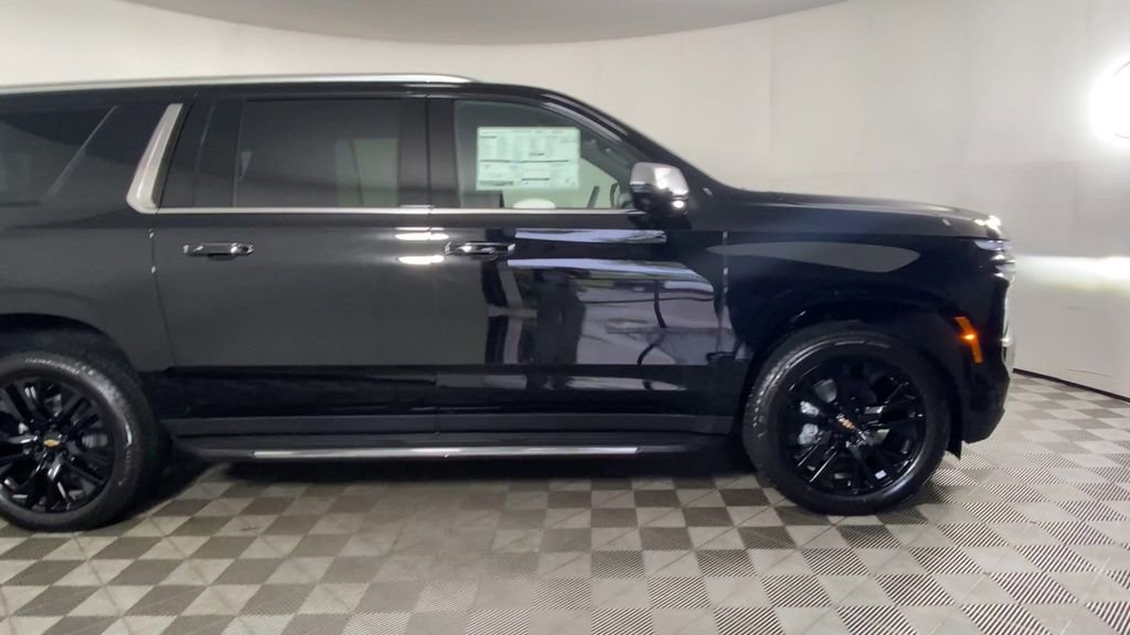 New 2026 Chevrolet Suburban Premier image 2