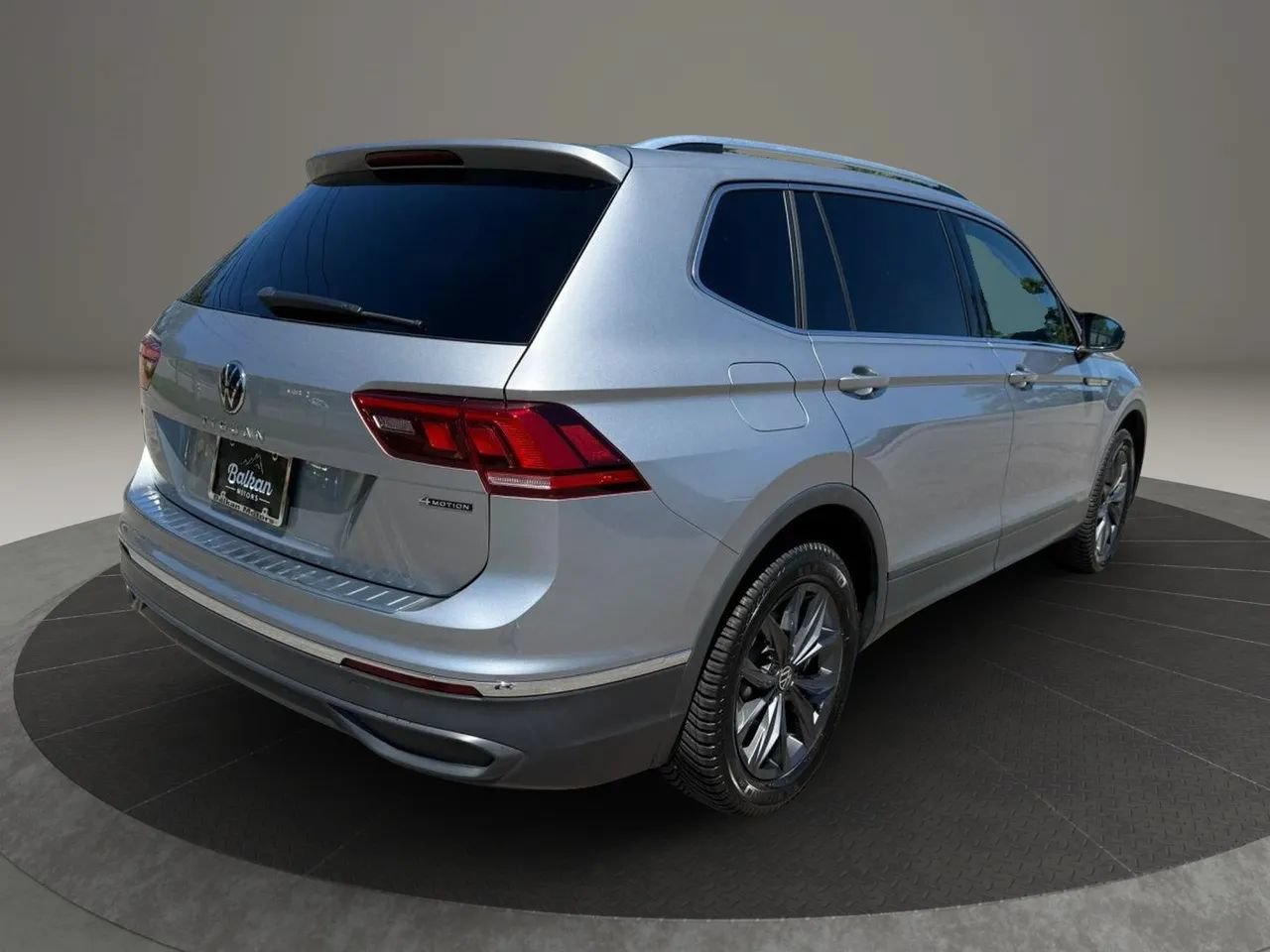 Used 2022 Volkswagen Tiguan SE AWD/4WD image 5