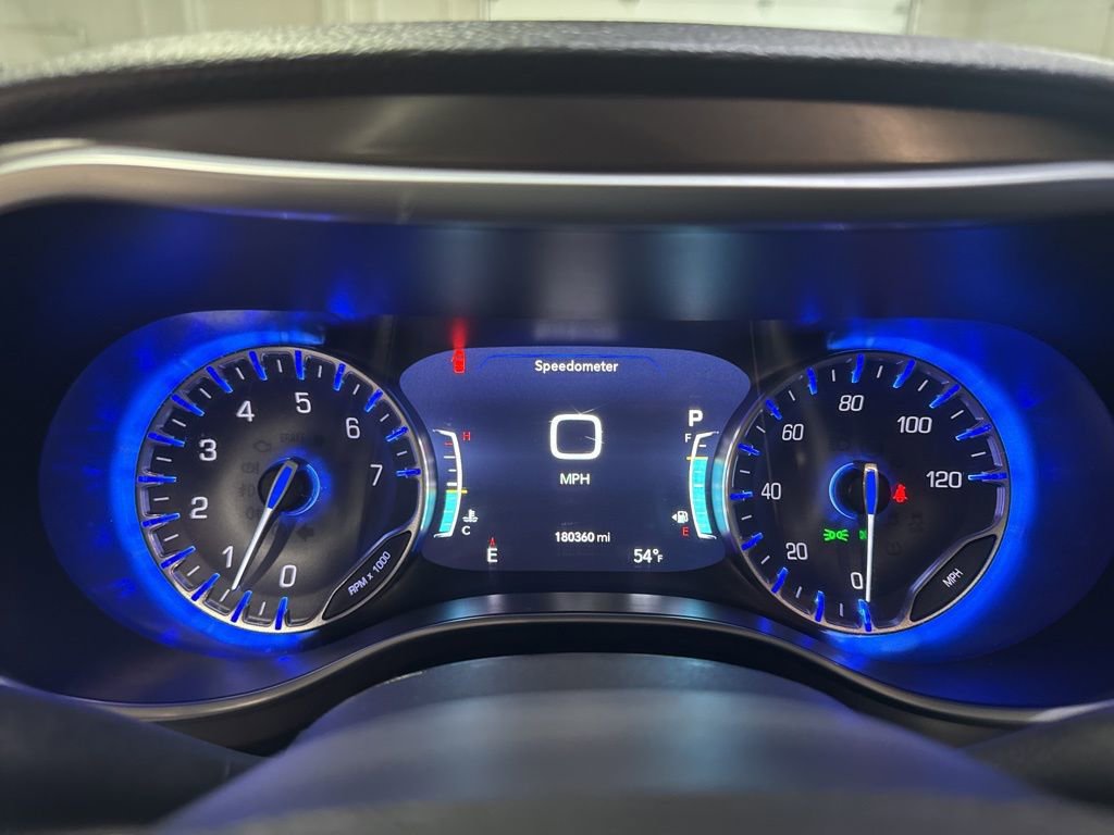 Used 2017 Chrysler Pacifica Limited w/ UConnect Theater Package image 15