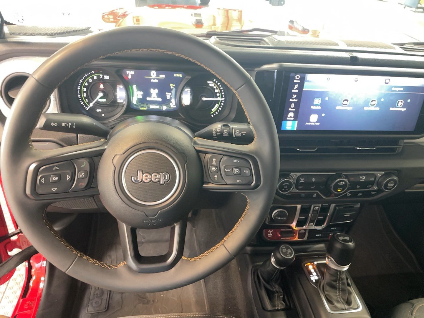 Used 2024 Jeep Wrangler Unlimited AWD/4WD image 18