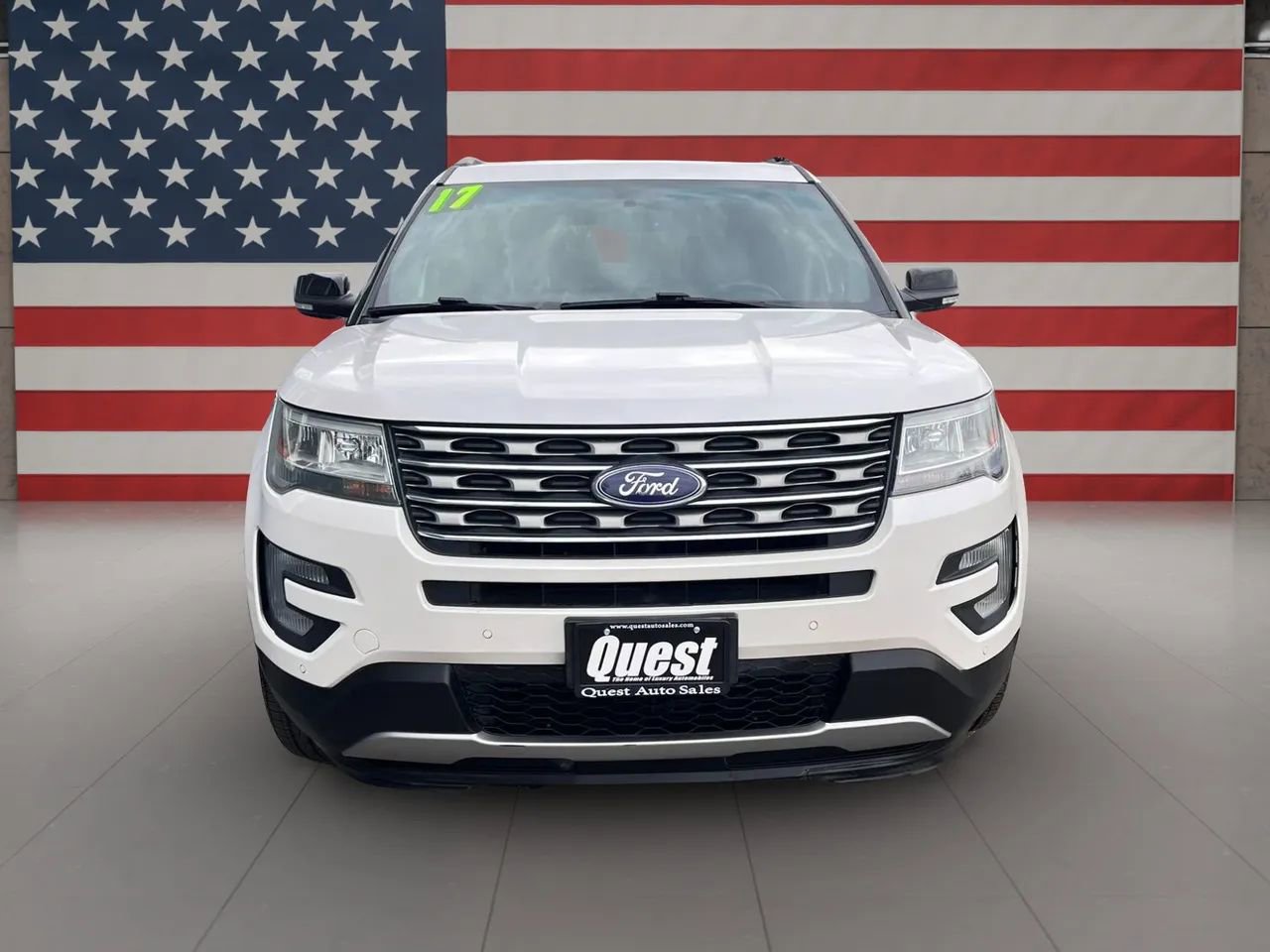 Used 2017 Ford Explorer XLT w/ Equipment Group 202A image 5