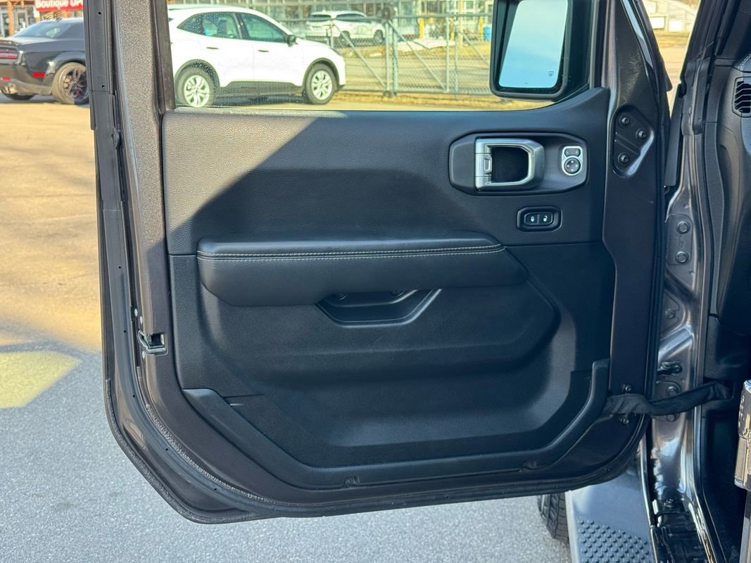 Used 2021 Jeep Wrangler Unlimited Sahara image 29