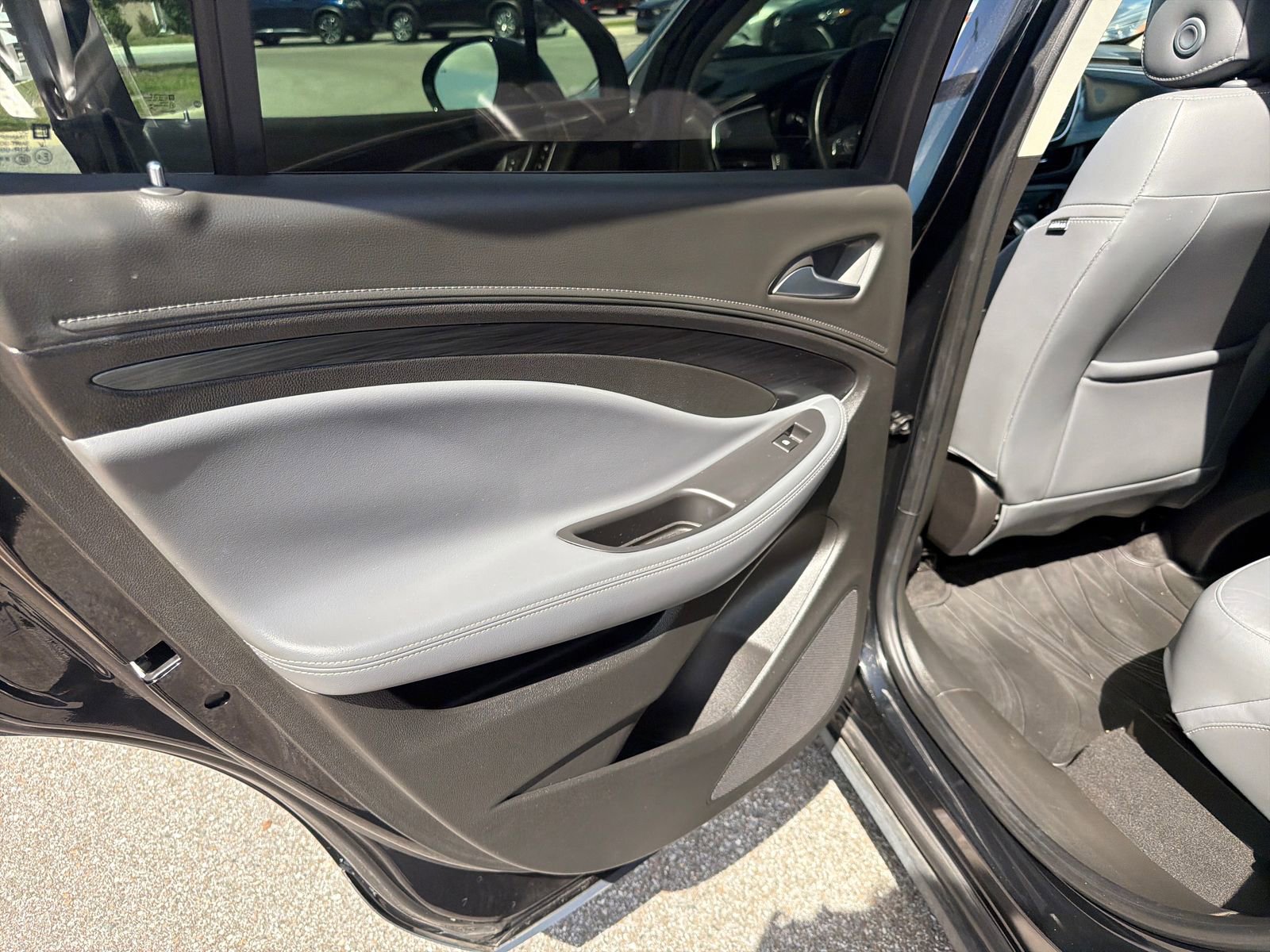 Used 2020 Buick Envision Premium AWD/4WD image 19