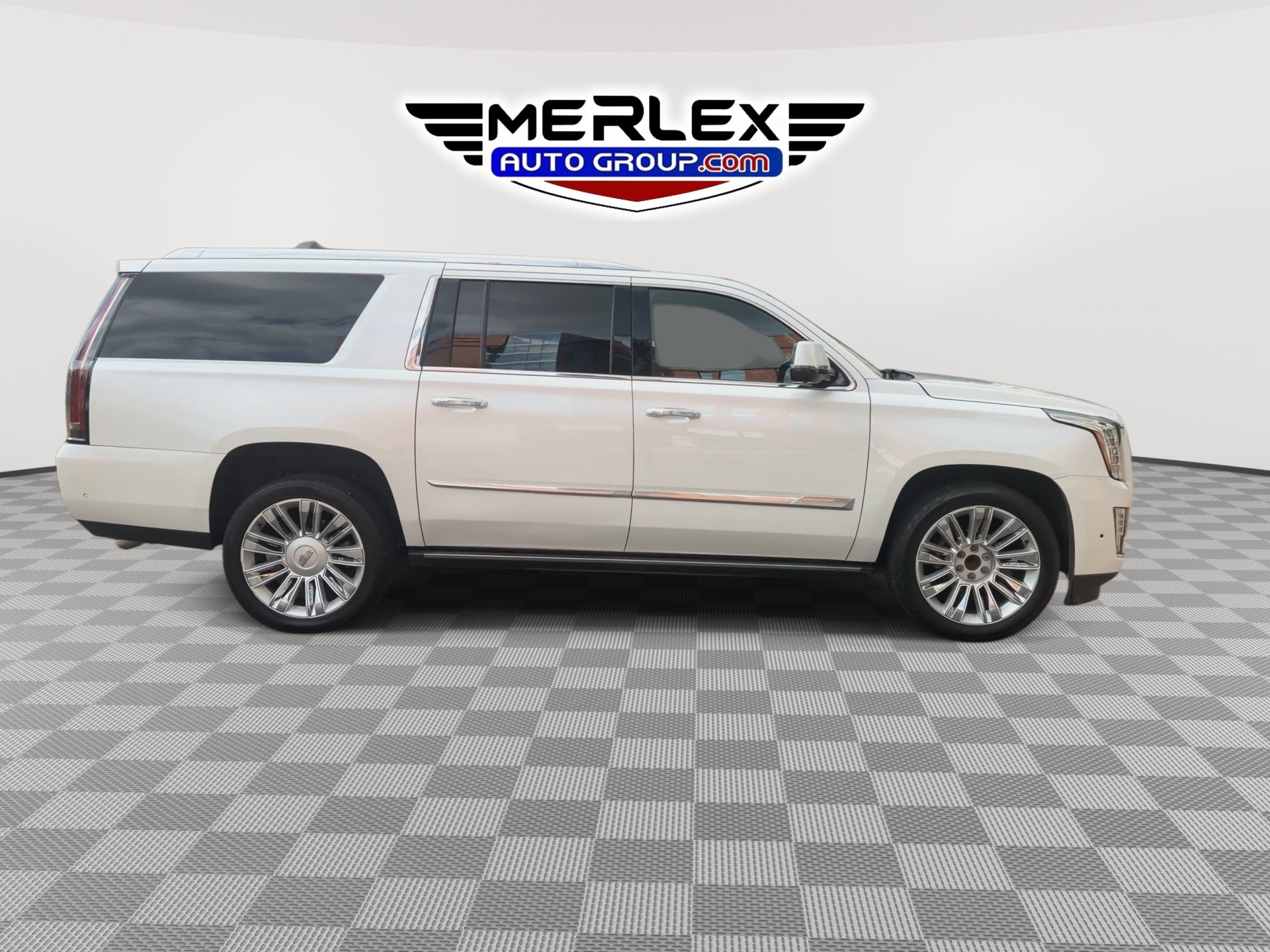 Used 2018 Cadillac Escalade ESV Platinum RWD image 9