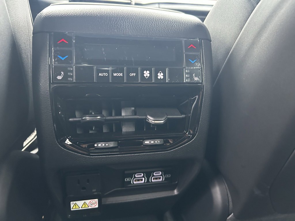 New 2025 Jeep Grand Cherokee L Summit w/ Obsidian Package image 30