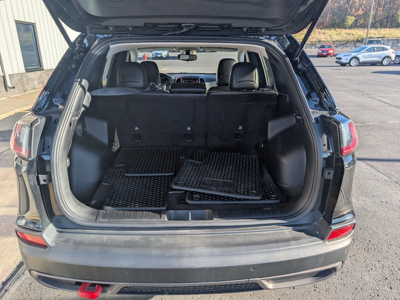 Used 2019 Jeep Cherokee Trailhawk w/ Cold Weather Group image 12