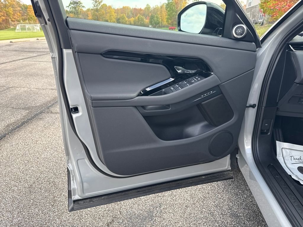 Used 2026 Land Rover Range Rover Evoque S image 12