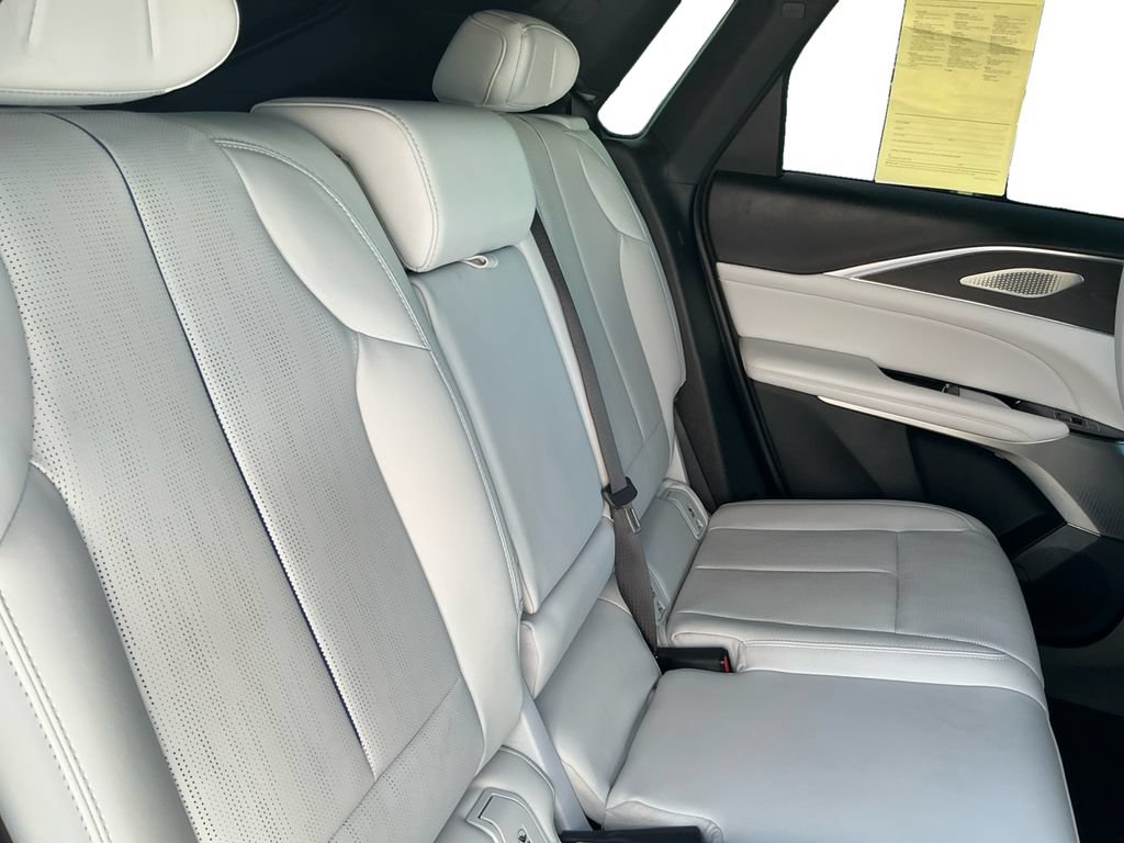Used 2024 Cadillac Lyriq Luxury RWD image 19
