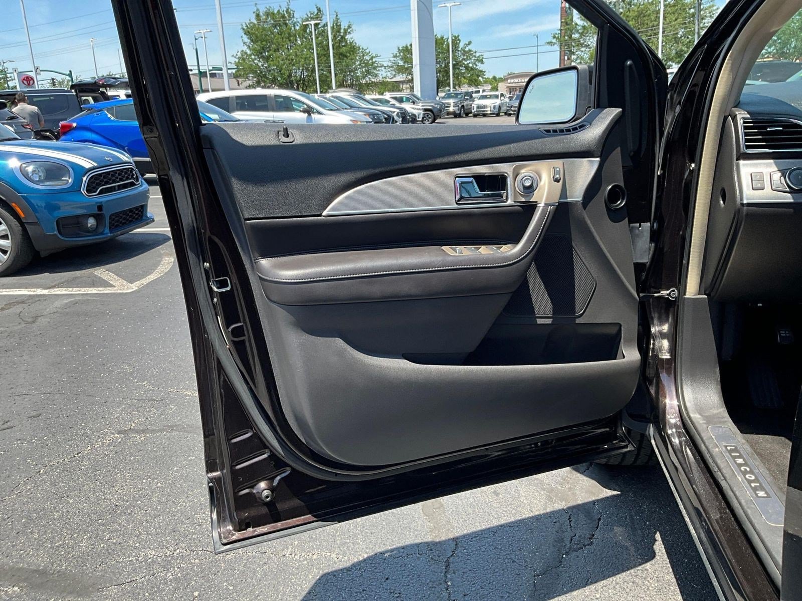 Used 2013 Lincoln MKX AWD image 18