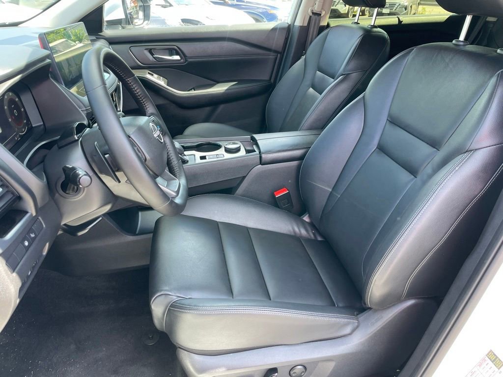 Certified 2025 Nissan Rogue SL w/ Tech Package AWD/4WD image 7