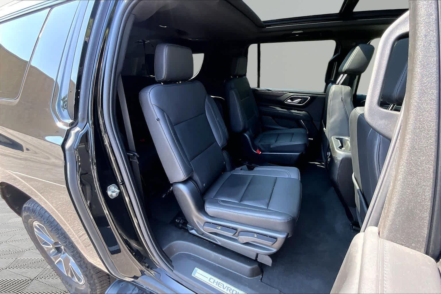 Used 2023 Chevrolet Suburban Z71 w/ Off-Road Capability Package AWD/4WD image 20