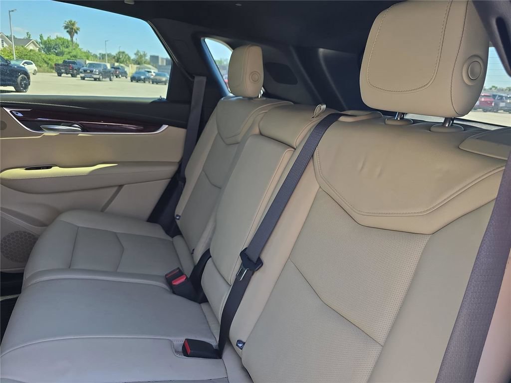 Used 2018 Cadillac XT5 Premium Luxury w/ Driver Assist Package FWD image 11