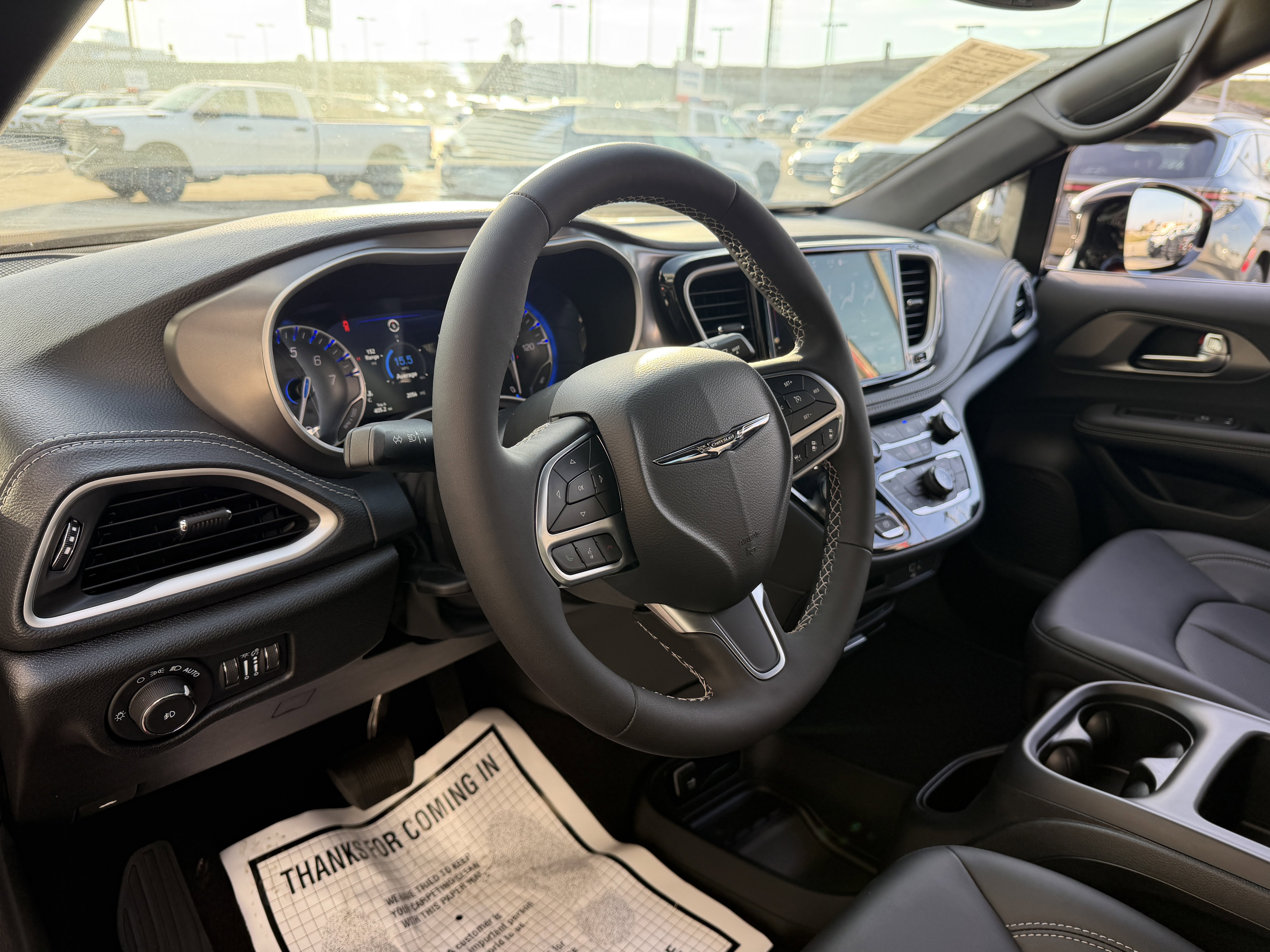 Used 2026 Chrysler Pacifica Select image 32