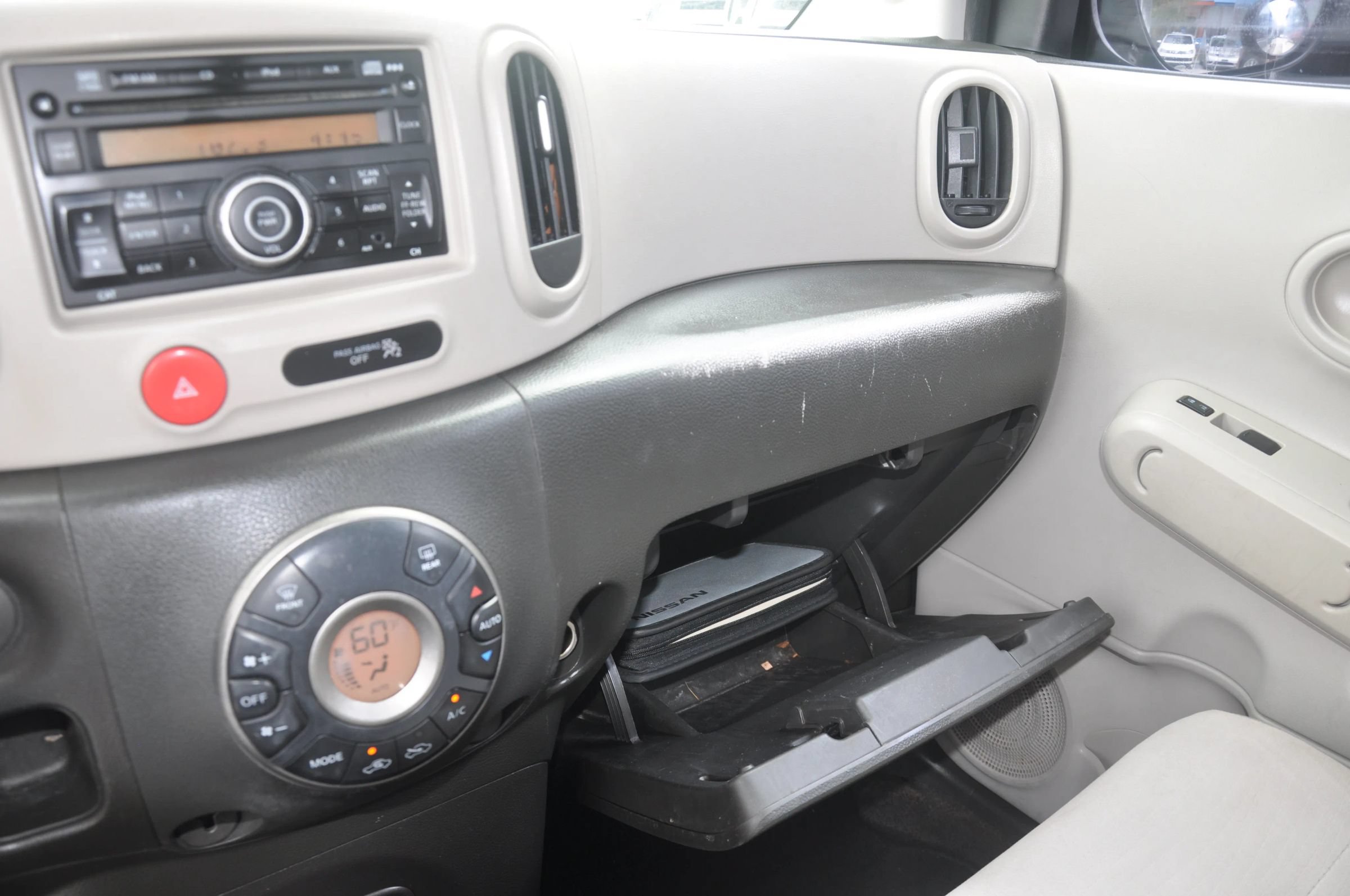 Used 2010 Nissan Cube 1.8 SL w/ Interior Designer Pkg FWD image 29