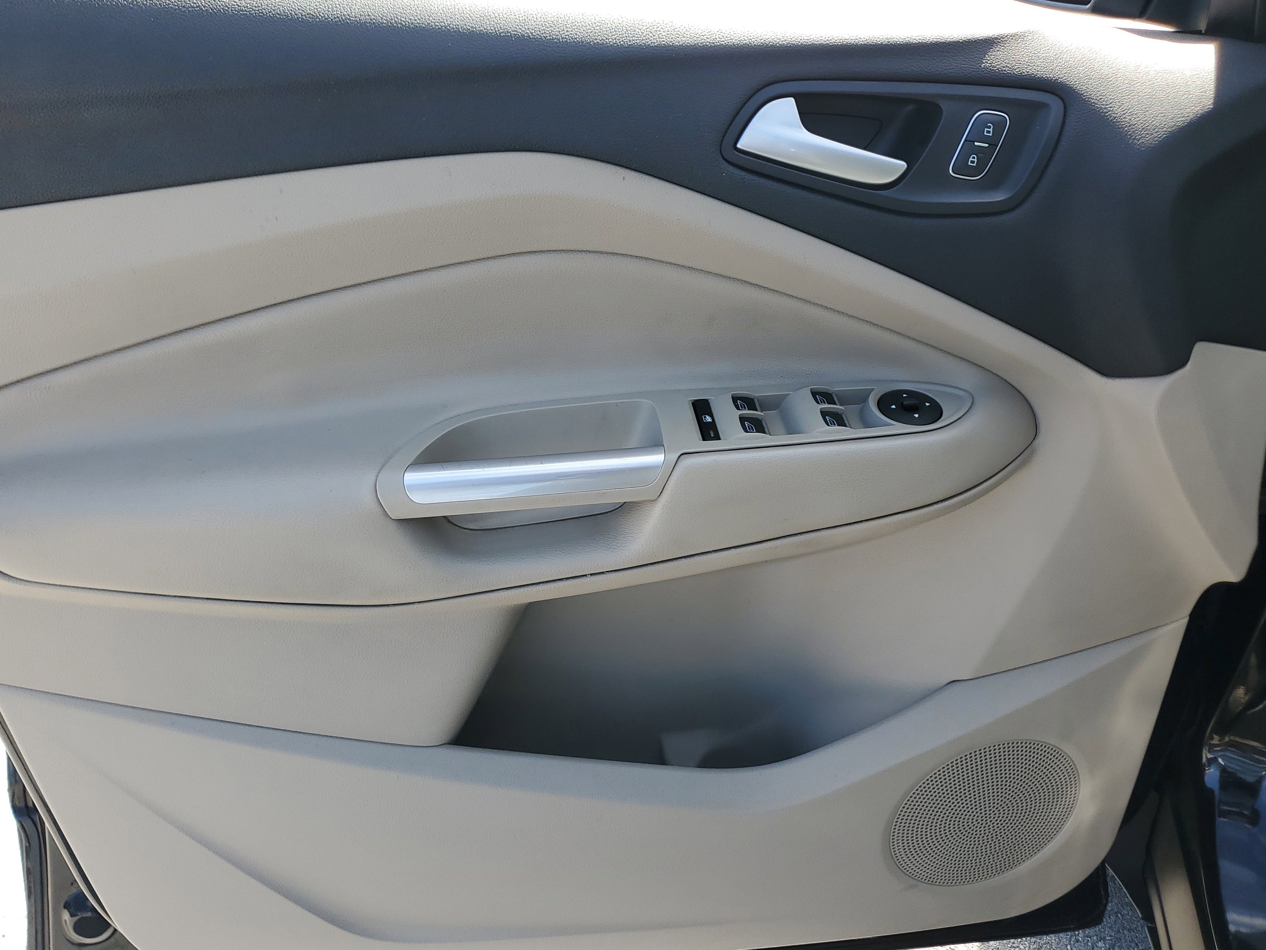 Used 2019 Ford Escape SEL image 22